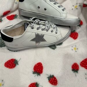 Stylish White and Silver vintage Havana’s